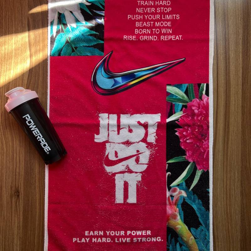 حوله ورزشی طرح nike  کد 131 سایز 100در50 سانتی متر
